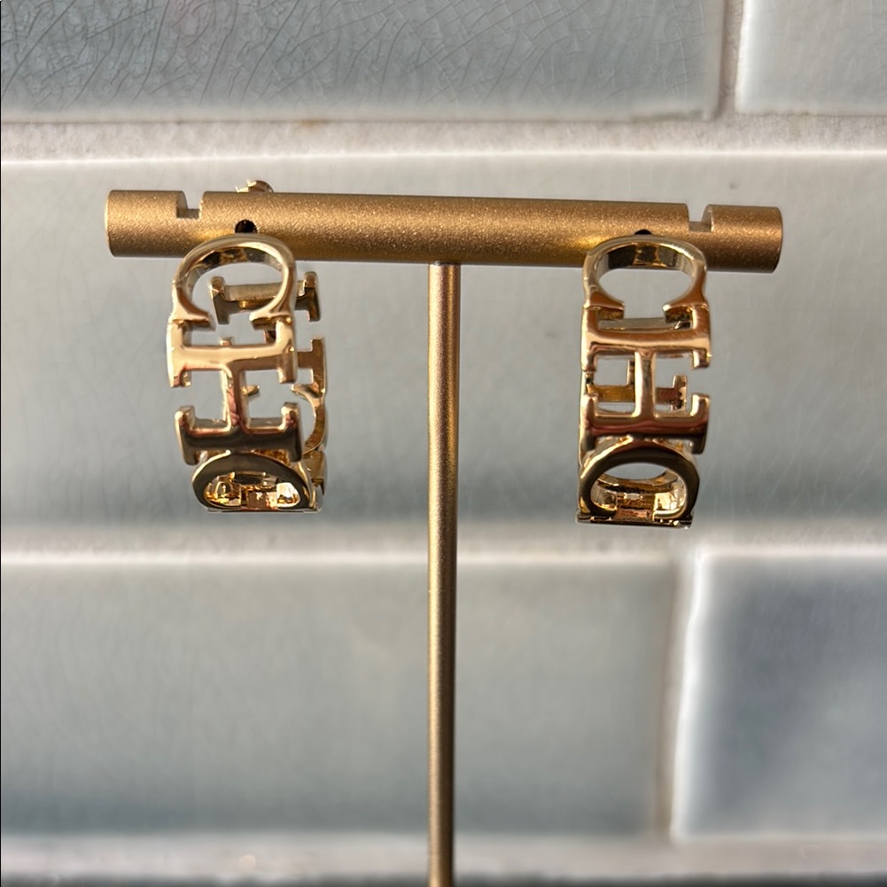 Carolina Herrera Ch Gold Tone Hoop 125$
